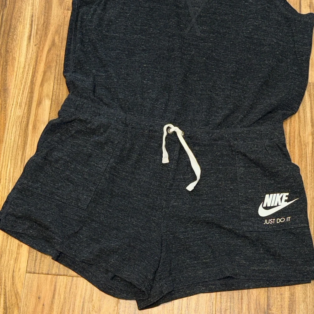 Nike women charcoal grey romper jumper  Racerback athletic casual one piece - Picture 4 of 11